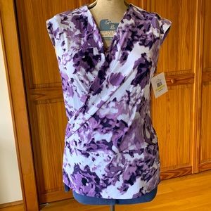 Sleeveless v-neck shirt